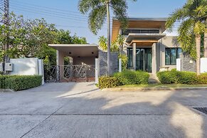 Baan Bua Estate by Tropiclook