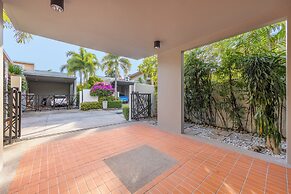 Baan Bua Estate by Tropiclook