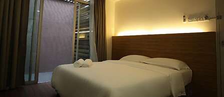 Place2Stay - Opposite Hilton