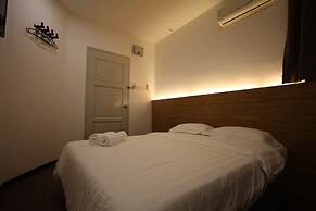 Place2Stay - Opposite Hilton