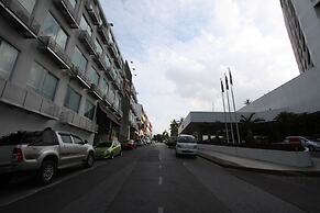 Place2Stay - Opposite Hilton