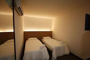 Place2Stay - Opposite Hilton