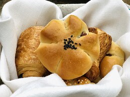 Cheery Dragon Canal Hotel Hangzhou