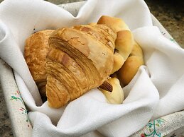 Cheery Dragon Canal Hotel Hangzhou