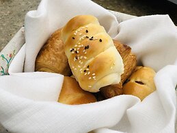 Cheery Dragon Canal Hotel Hangzhou