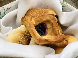 Cheery Dragon Canal Hotel Hangzhou