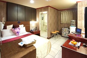 Golden Swallow Hotel