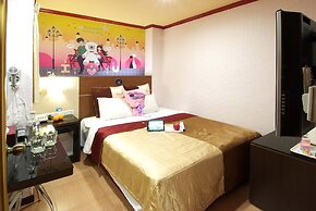 Golden Swallow Hotel