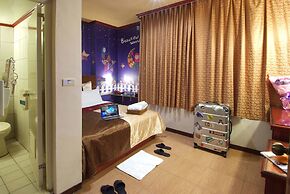 Golden Swallow Hotel