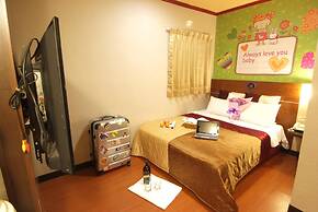 Golden Swallow Hotel