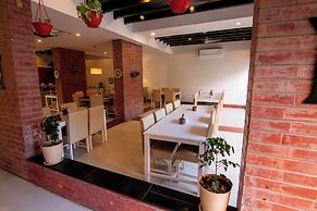 Hotel Ananda Inn