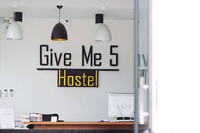 Give Me 5 Hostel