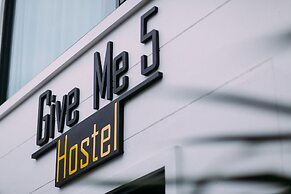Give Me 5 Hostel