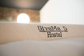 Give Me 5 Hostel