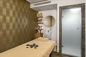 B Business Hotel & Spa