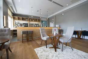 Yarrow Hotel