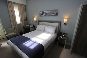 Yarrow Hotel