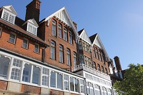 Yarrow Hotel