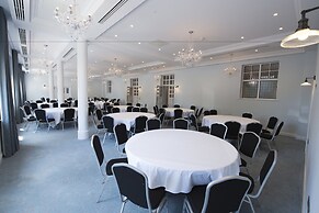 Yarrow Hotel