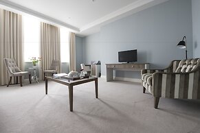 Yarrow Hotel