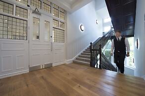 Yarrow Hotel