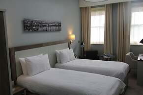 Yarrow Hotel