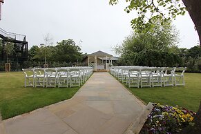 Yarrow Hotel