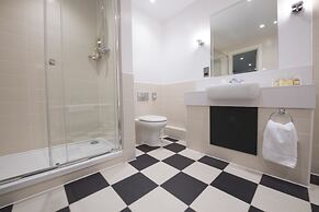 Yarrow Hotel