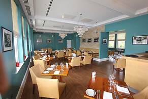 Yarrow Hotel