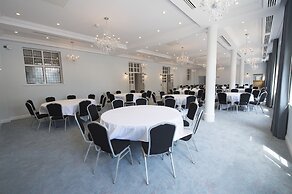 Yarrow Hotel