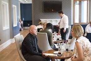 Yarrow Hotel
