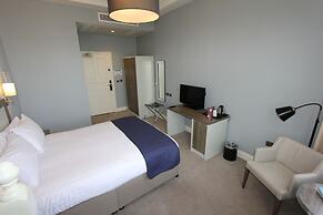 Yarrow Hotel