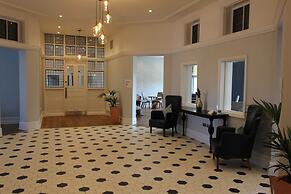 Yarrow Hotel