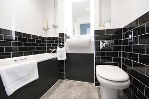 Yarrow Hotel