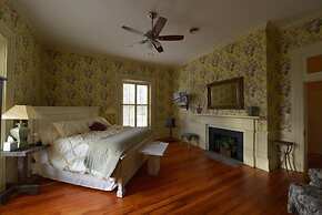 Early Inn at the Grove