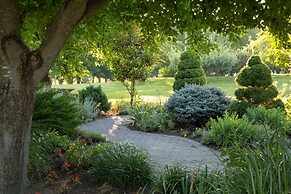 L'Auberge Provencale Inn & Restaurant