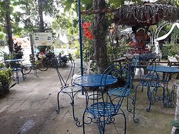 Relaxing Garden Resort