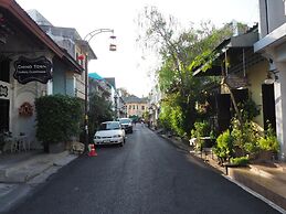 Chino Town Gallery Alley
