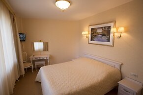 Voyage Hotel