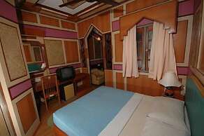 Shari-La Island Resort