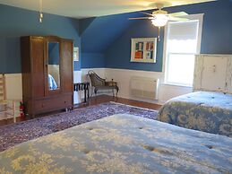 Yellow House Bed and Breakfast