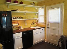 Yellow House Bed and Breakfast