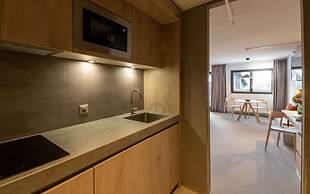 Victoria Hotel & Residence