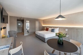 Victoria Hotel & Residence