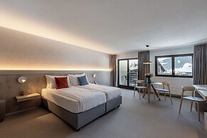 Victoria Hotel & Residence