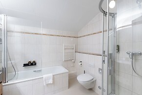 Victoria Hotel & Residence