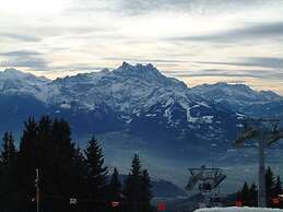 Victoria Hotel & Residence