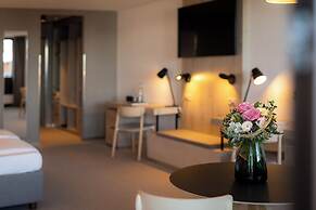 Victoria Hotel & Residence
