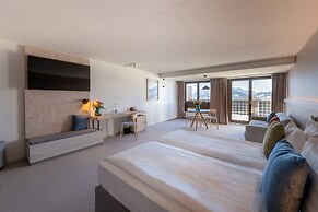 Victoria Hotel & Residence