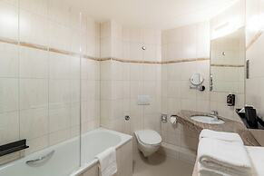 Victoria Hotel & Residence